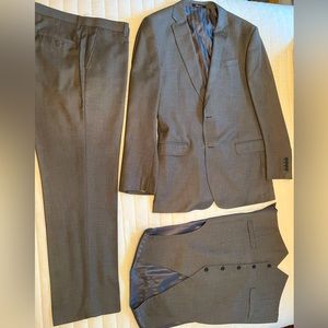 Italian Rossini suit. Perfect condition. Medium/large. Waist 34-36, cheat 44.